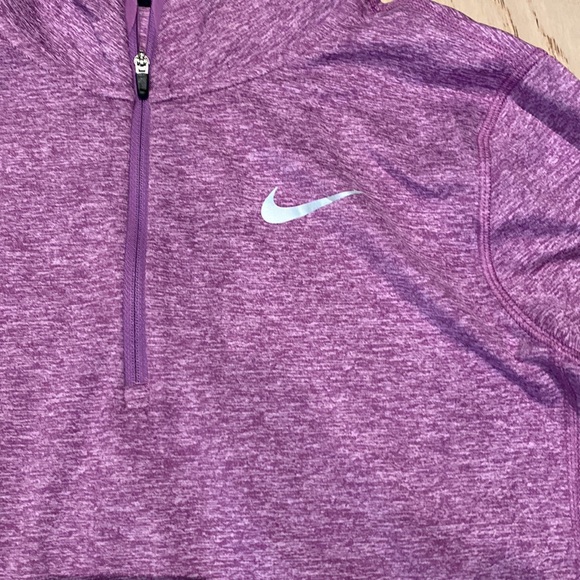 Peloton/ Nike dry fit, ELEMENT 1/2 ZIP LONG SLEEVE - Picture 2 of 9